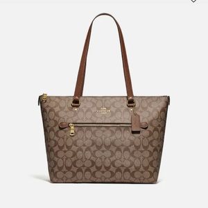 Coach Gallery Tote in Signature Canvas